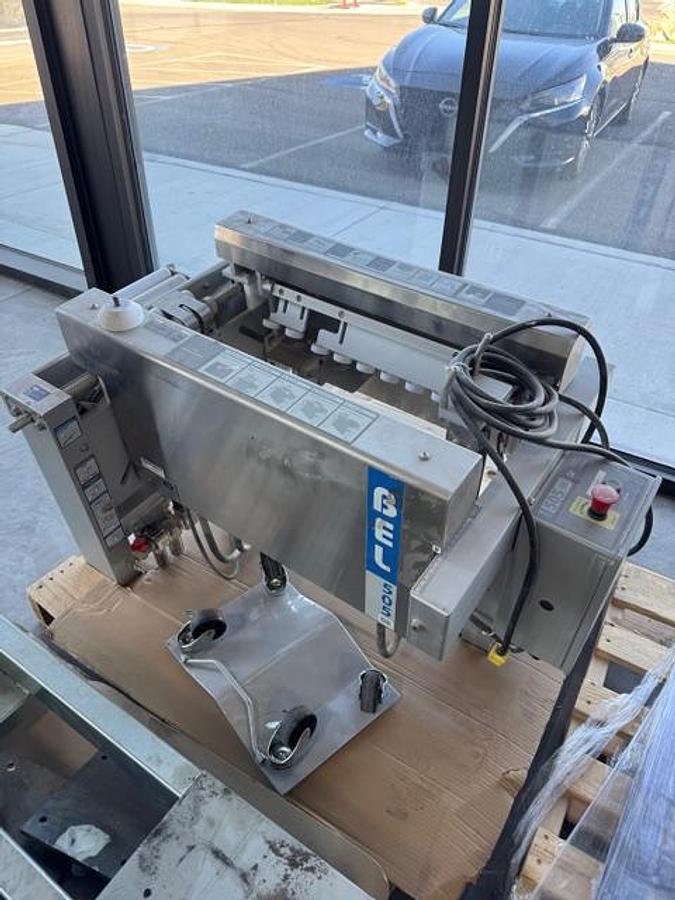 Used SEMI-AUTOMATIC CASE ERECTOR 