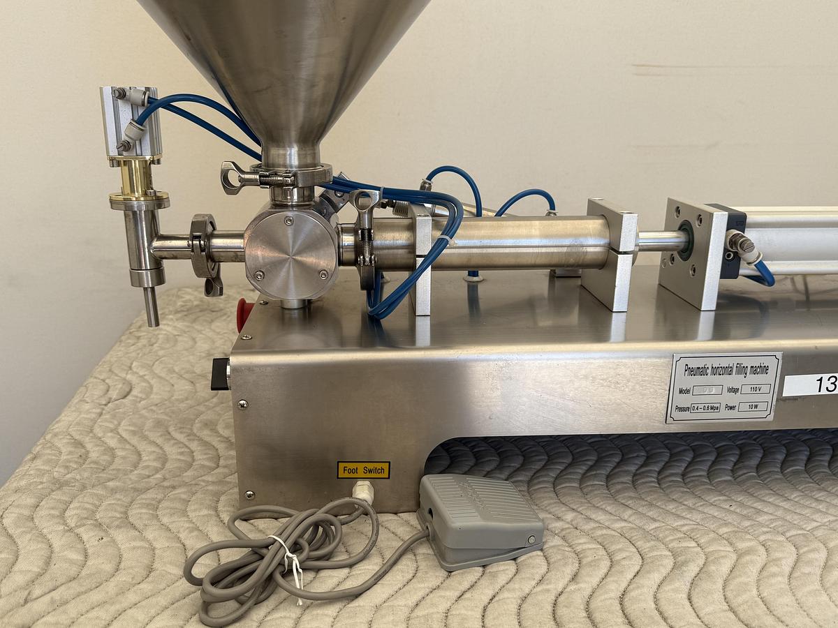 Used Pneumatic Horizontal Paste Filling Machine 