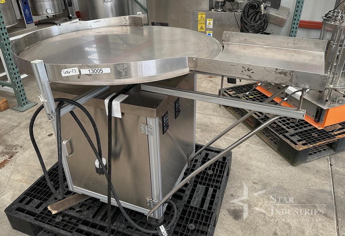 Used Accumulating Table 36'' diameter, S.S.