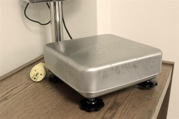 Used A & D Tabletop Platform Scale Model # HV-15V-WP