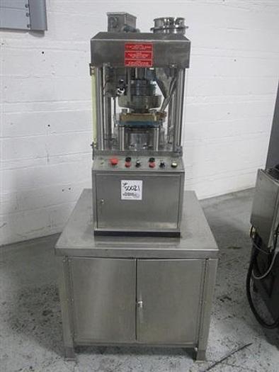Used GLOBEPHARMA MINIPRESS, 10 STATION