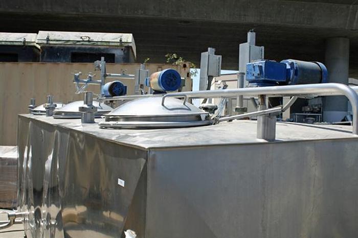 Used Mix Tank, s.s., 3 x 800 gal. compartments w/ Mixers