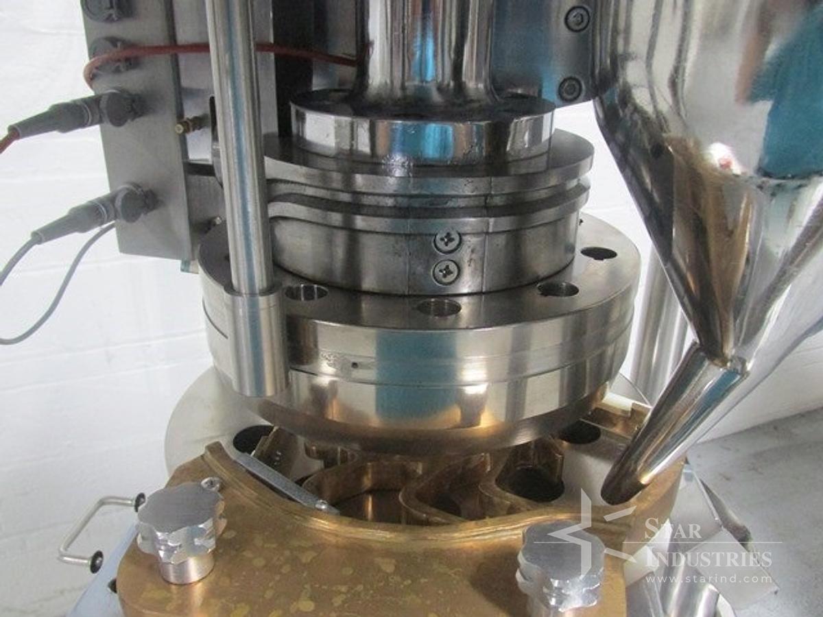 Used GLOBEPHARMA MINIPRESS, 10 STATION