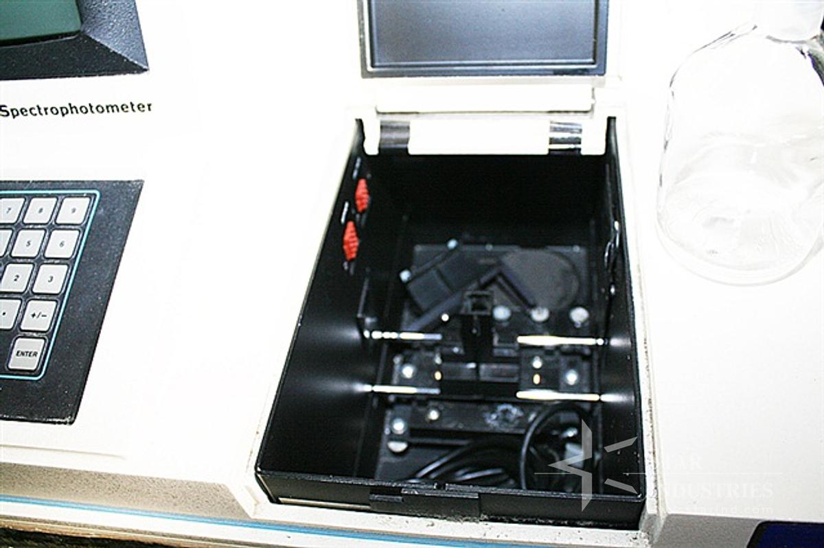 Used Beckman DU-70 Spectrophotometer