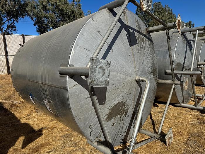 Used Tank, 6,500 Gallon, Stainless Steel, Dish Bottom, Legs