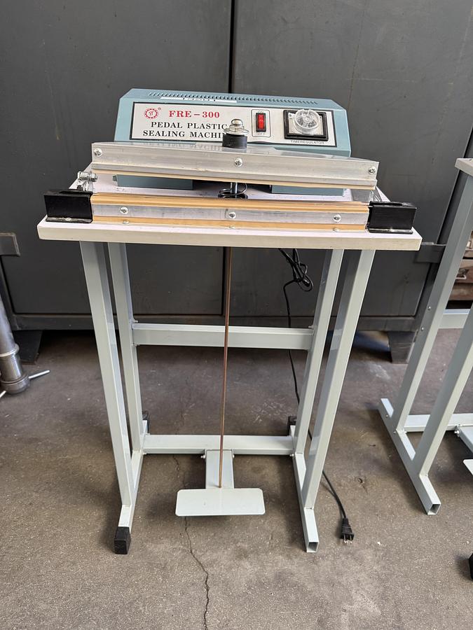 Used FRE-300 PEDAL PLASTIC SEALING MACHINE