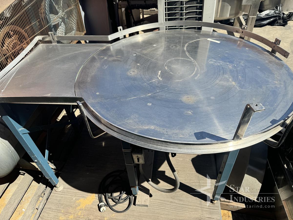 Used 42'' Accumulating Table w/ 24''discharge