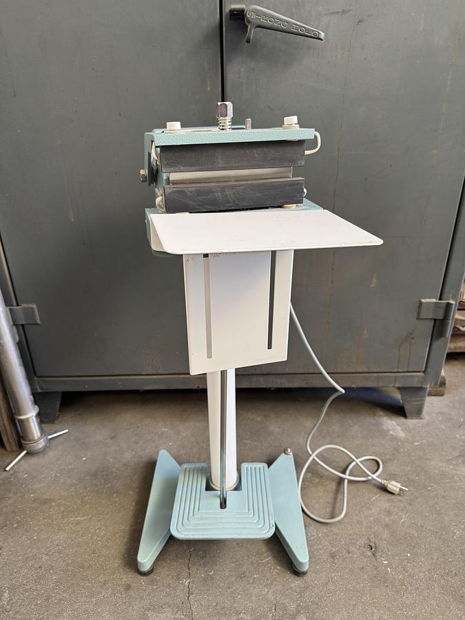 Used FRE-300 PEDAL PLASTIC SEALING MACHINE