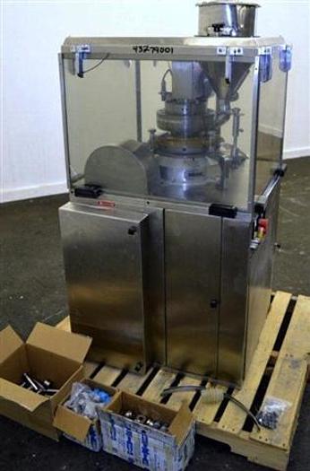 Used ECONOLINE 12D CAPPLUS TABLET PRESS, 12 STATION