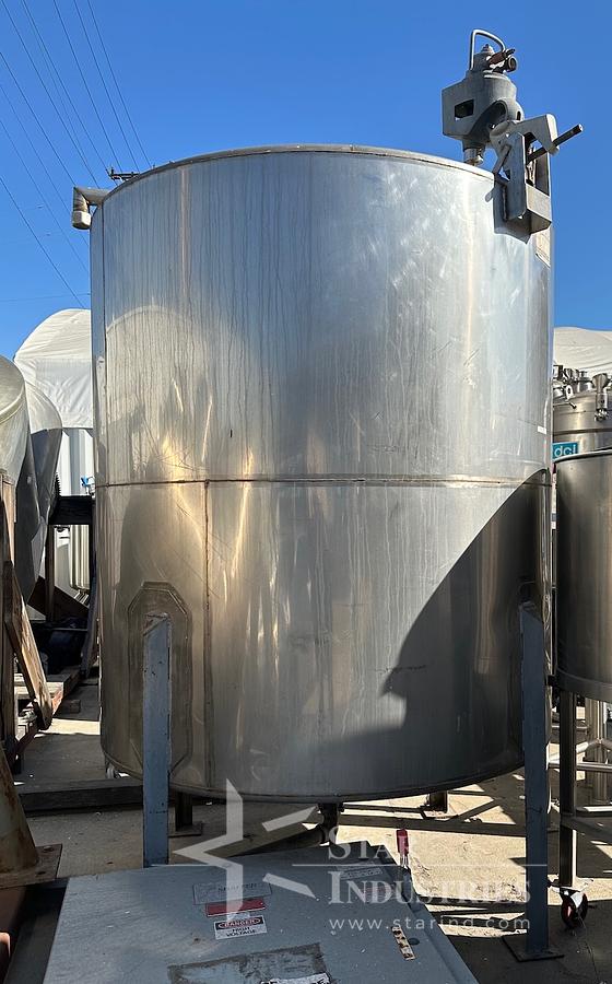 Used approx 1000 gallon S.S. Tank w/ Lightnin Mixer