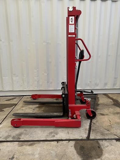 Used Dayton Hydraulic Fork Lifter