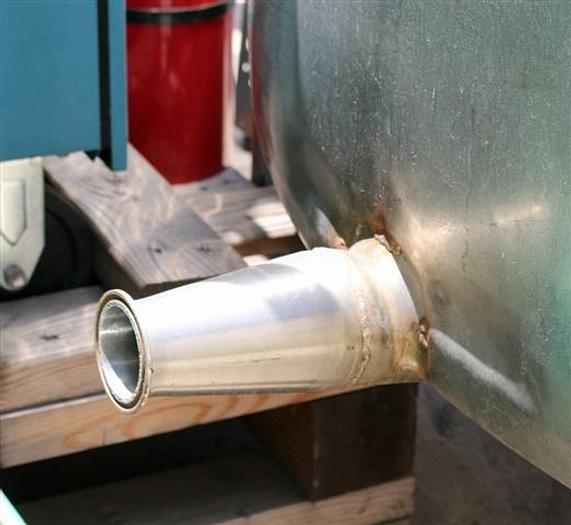 Used 500 gallon S.S. Tank, w/ hinged covers, side discharge, on legs