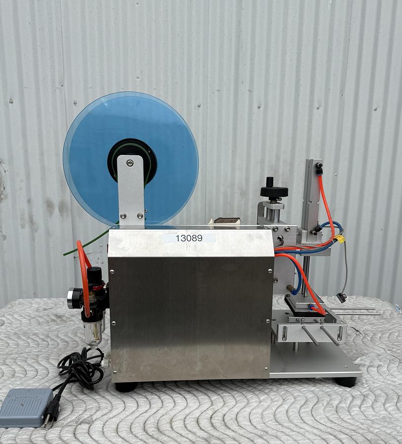 Used Pneumatic Type Flat Surface Labeling Machine