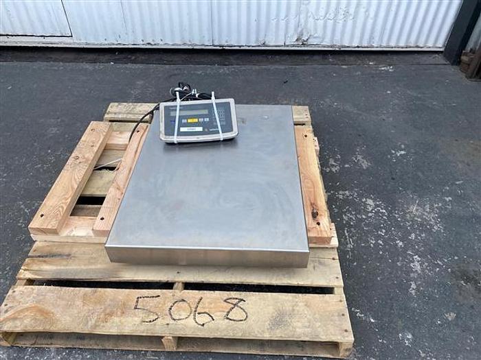 Used MG2 VACUUM CABINET