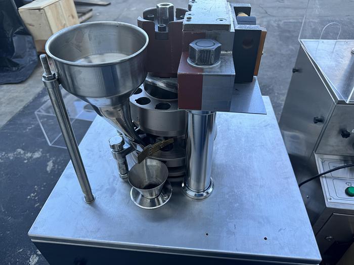 Used Tablet Rotary Press ZP10B, 9 Station