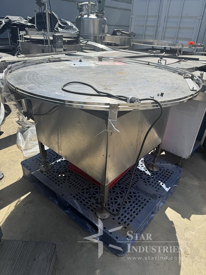 Used  Accumulating Table 50'' Diameter