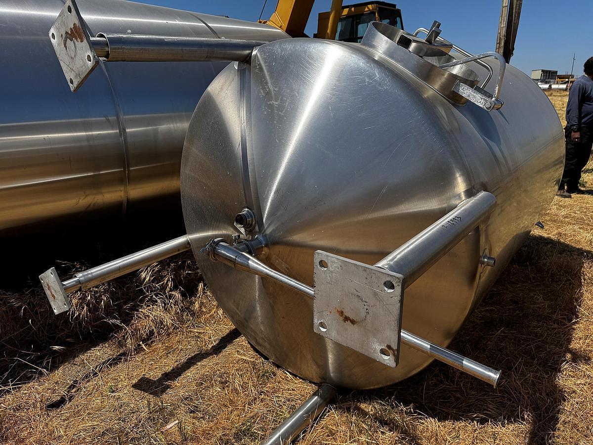 Used Tank, 1,500 Gallon, Stainless Steel, Vertical, Cherry-Burrell