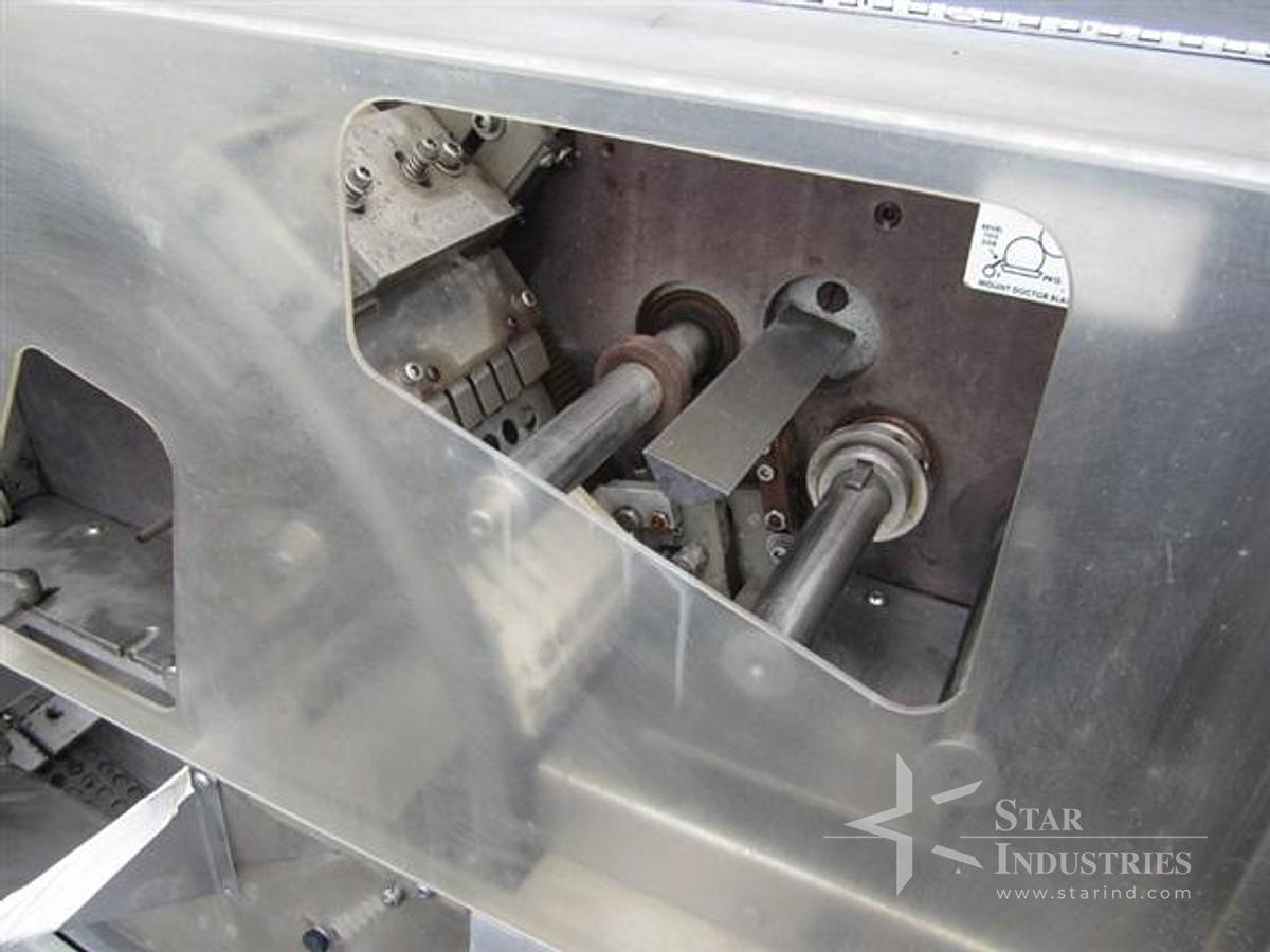 Used IMA MODEL F350 FARMOMAC 8 SPINDLE CAPPER