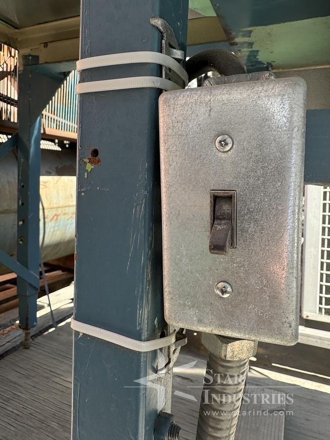 Used 42'' Accumulating Table w/ 24''discharge