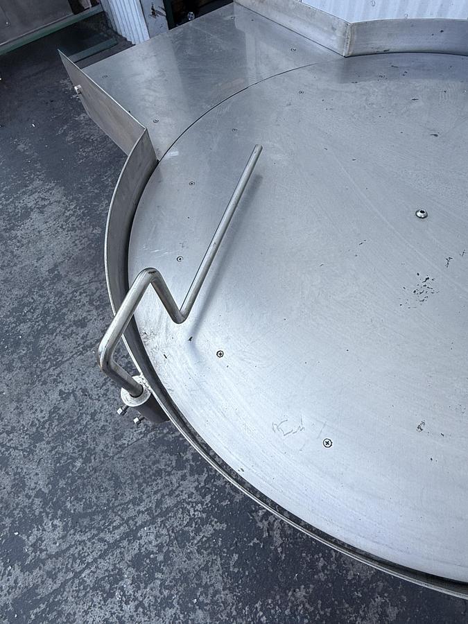 Used Accumulating Table 32'' Diameter S.S.