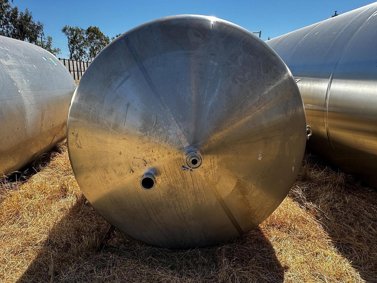Used Tank, 1,500 Gallon, Stainless Steel, Vertical, Cherry-Burrell