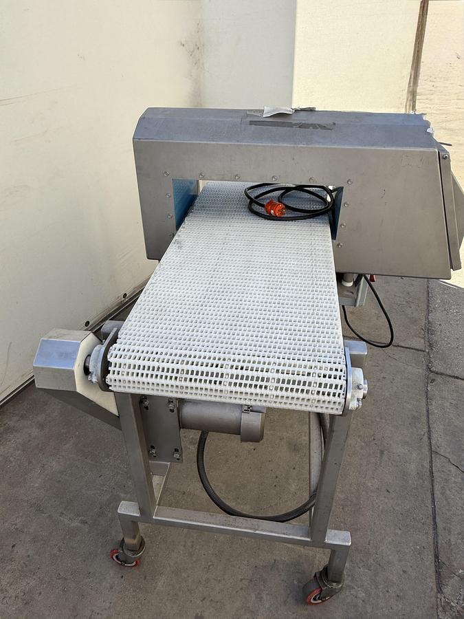 Used Loma Systems IQ3 Metal Detector