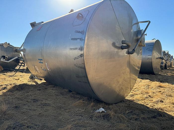 Used Tank, 6,500 Gallon, Stainless Steel, Dish Bottom, Legs