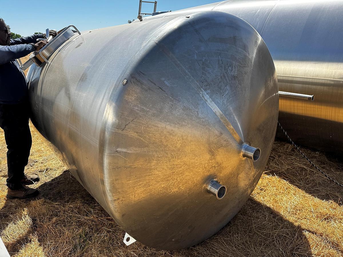 Used Tank, 1,500 Gallon, Stainless Steel, Vertical, Cherry-Burrell