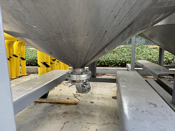 Used Tank, 750 Gallon, Stainless Steel, Cone Bottom, 4' x 8'