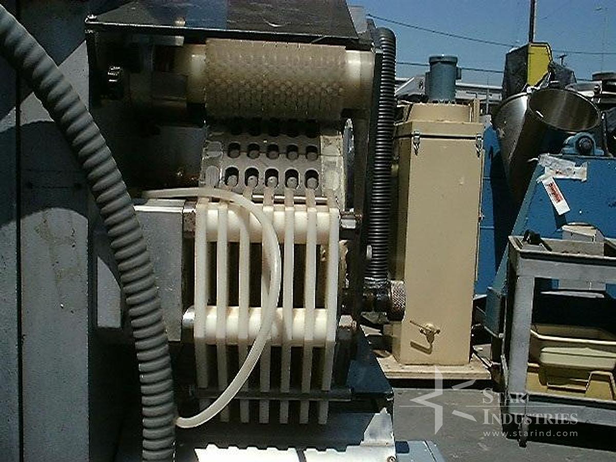 Used AMSCO MODEL 2011 AUTOCLAVE