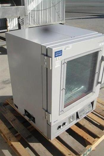 Used Baxter DP-41 Vacuum Oven