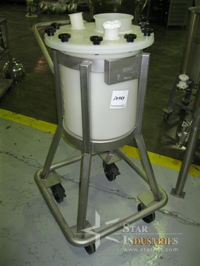 Used 9 GAL PLASTIC TANK, PORTABLE