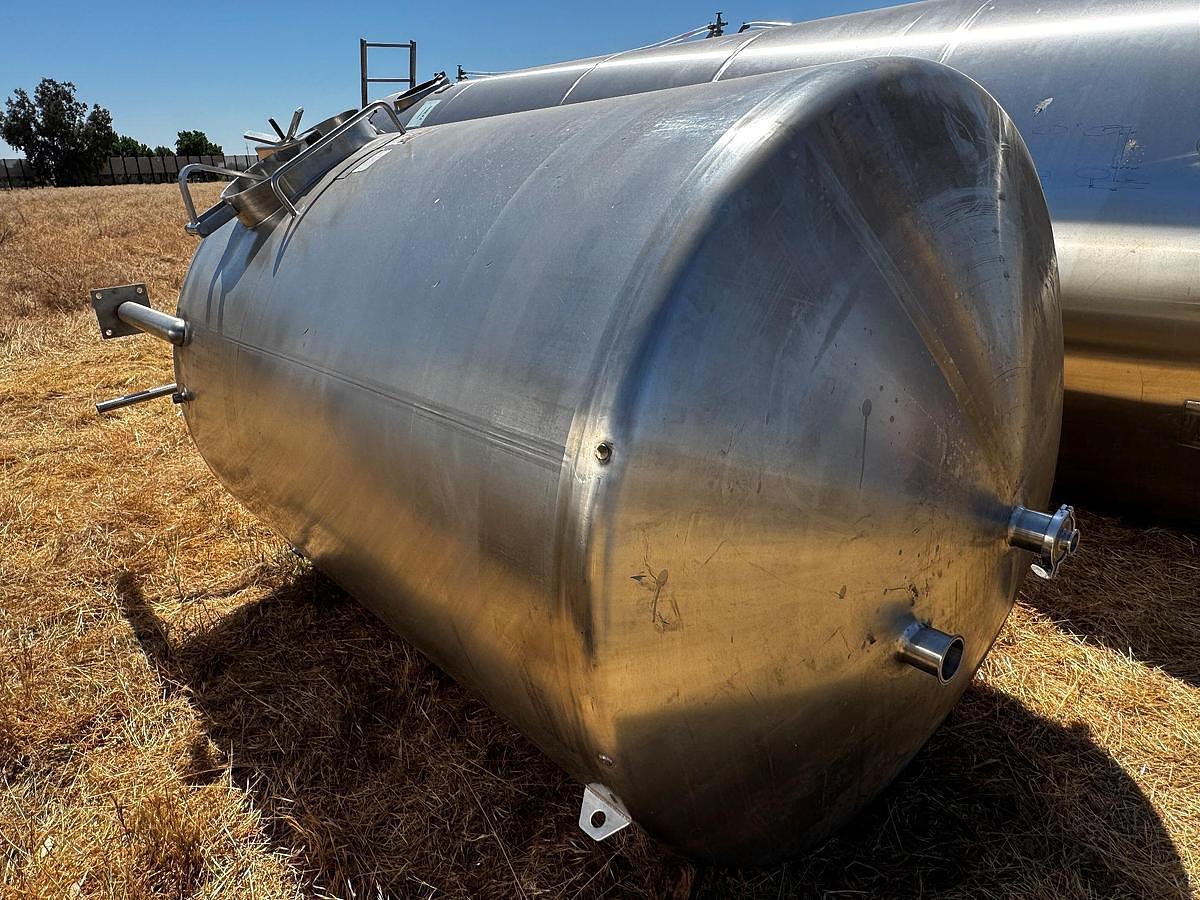 Used Tank, 1,500 Gallon, Stainless Steel, Vertical, Cherry-Burrell