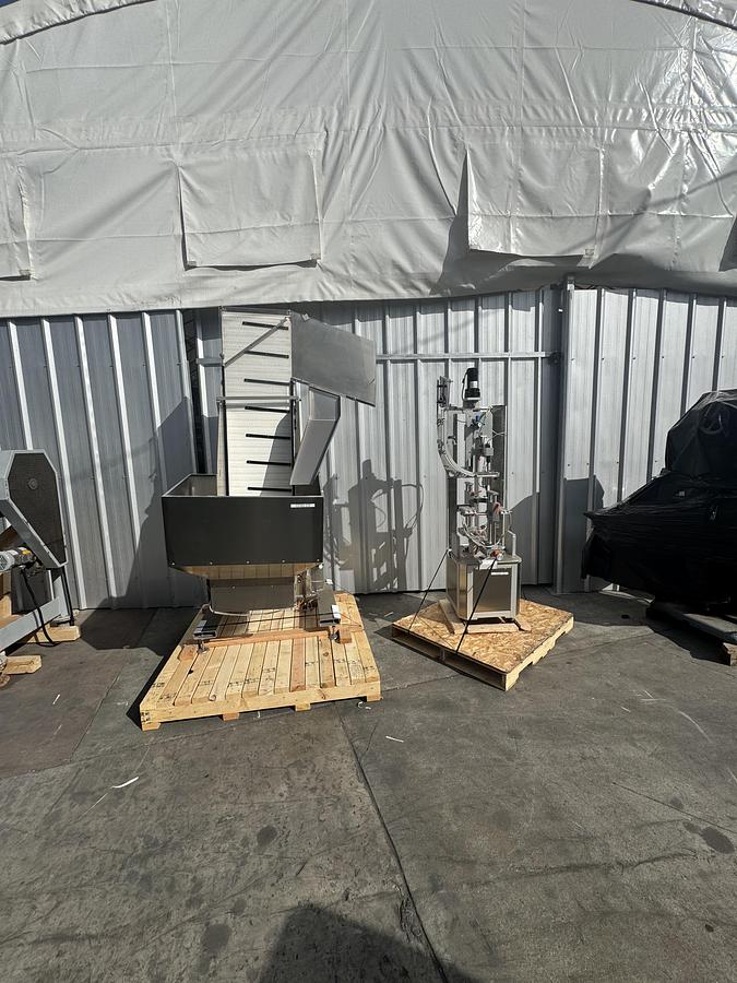 Used Chuck Capper w/ Elevator