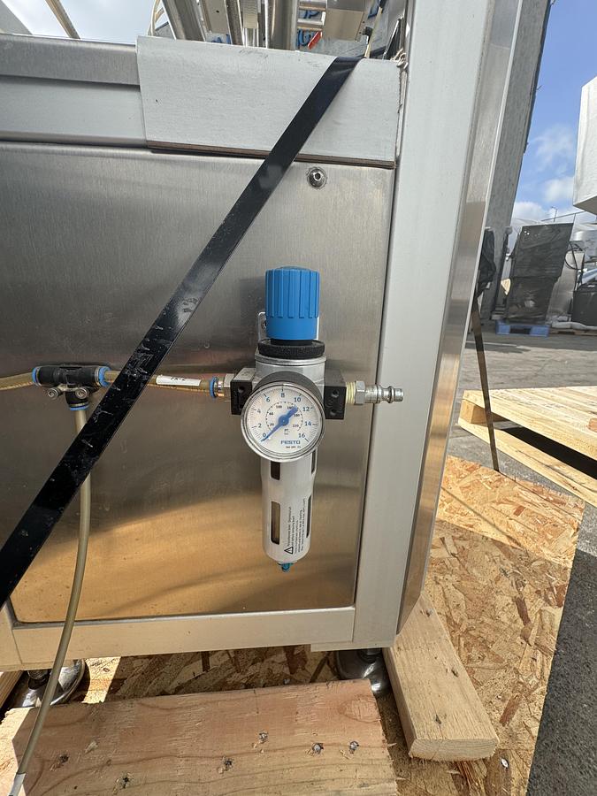 Used Chuck Capper w/ Elevator