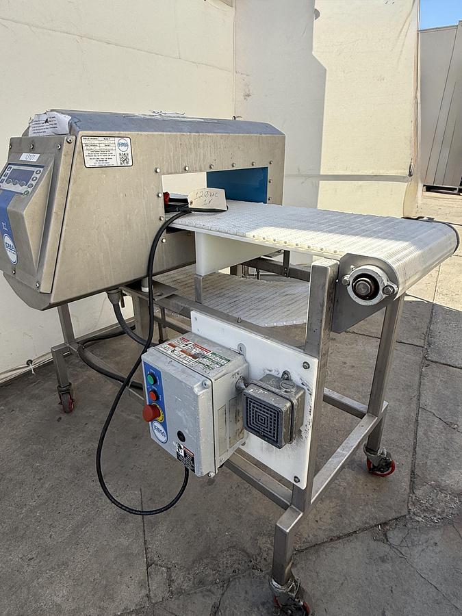 Used Loma Systems IQ3 Metal Detector