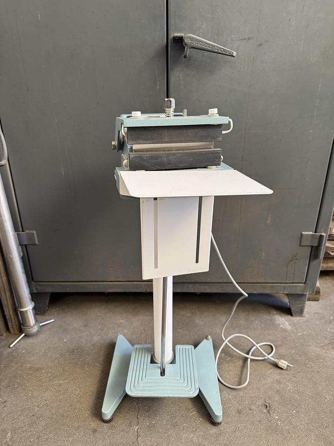 Used FRE-300 PEDAL PLASTIC SEALING MACHINE