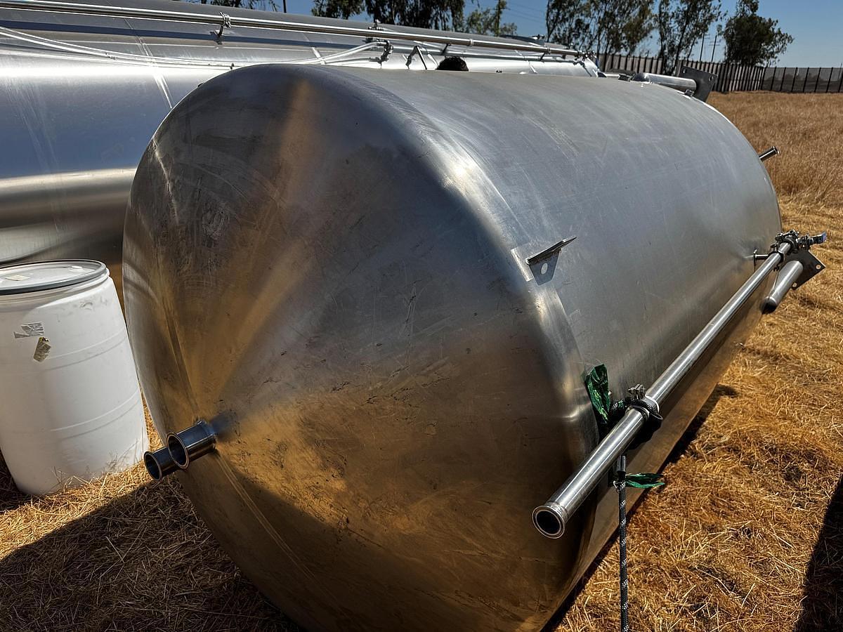 Used Tank, 1,500 Gallon, Stainless Steel, Vertical, Cherry-Burrell