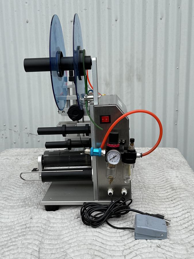 Used Pneumatic Type Flat Surface Labeling Machine