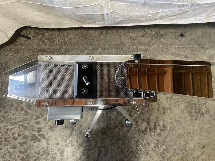 Used Key Int'l. TD-101 Pour-thru Deduster