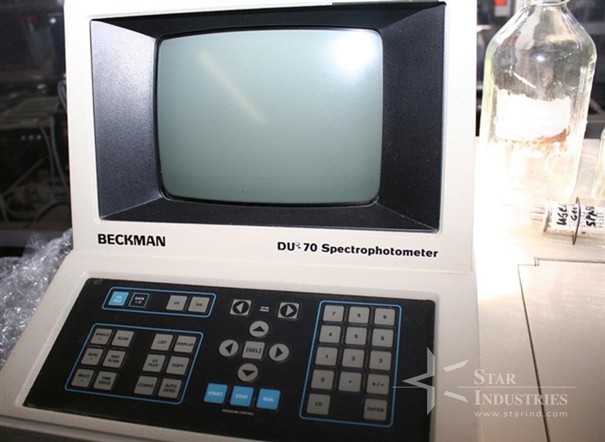 Used Beckman DU-70 Spectrophotometer