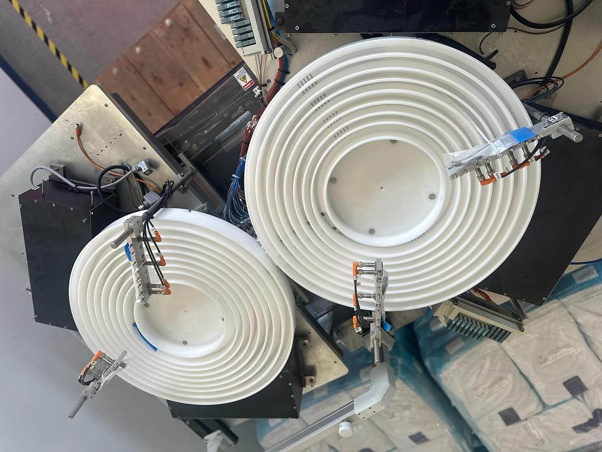 Used Wrapade Model V-600, Multi-Product Feed System