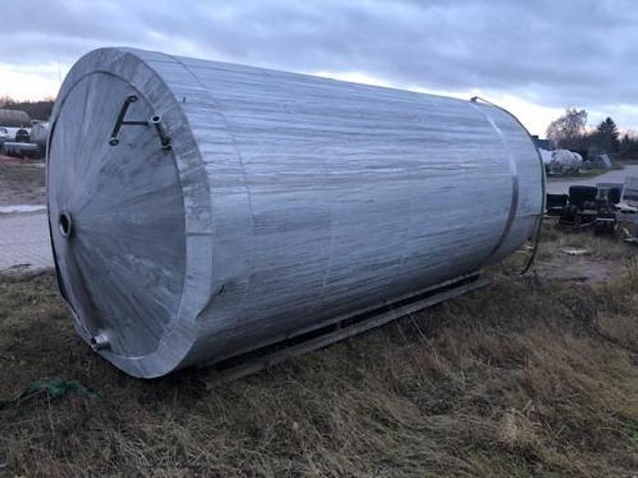 Brugt 18 m3 rustfri opretstående tank.
