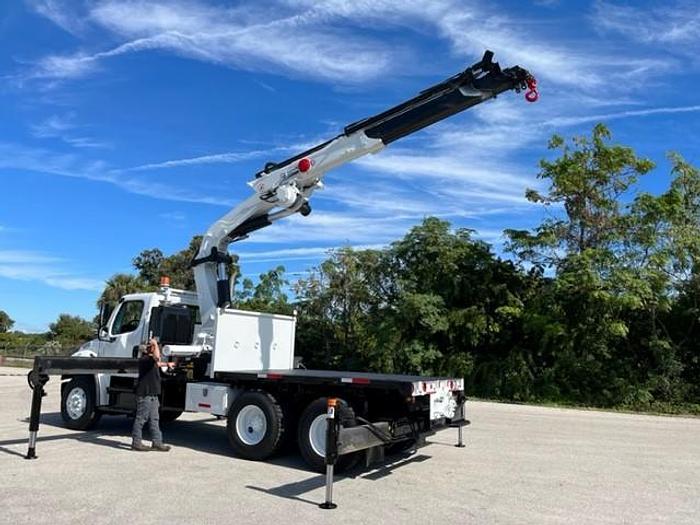 Used Effer 310.11 3s 25130 lb Knuckle Boom on 2009 Freightliner M2 106 Flatbed Truck - CE5787