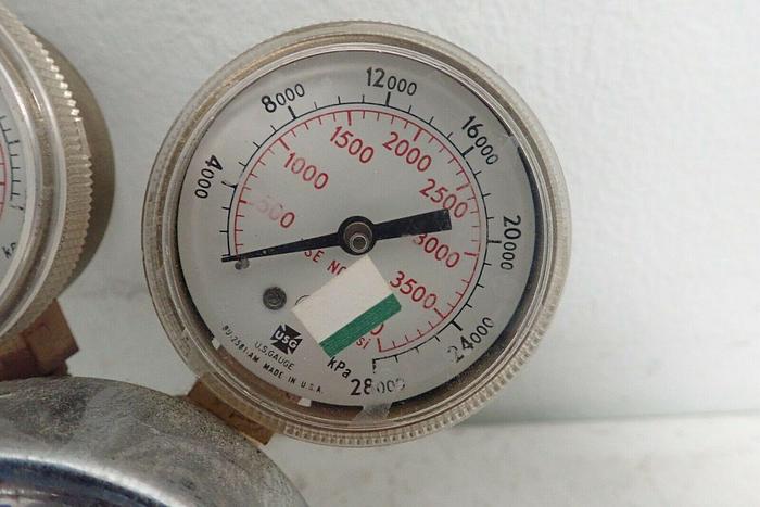 Used Fisher Scientific Company FS-100 Compressed Gas Regulator with CGA-580 Fitting