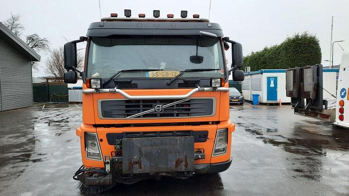 Gebruikt 2006 Volvo FM9 4x2R + Johnston Beam VX800