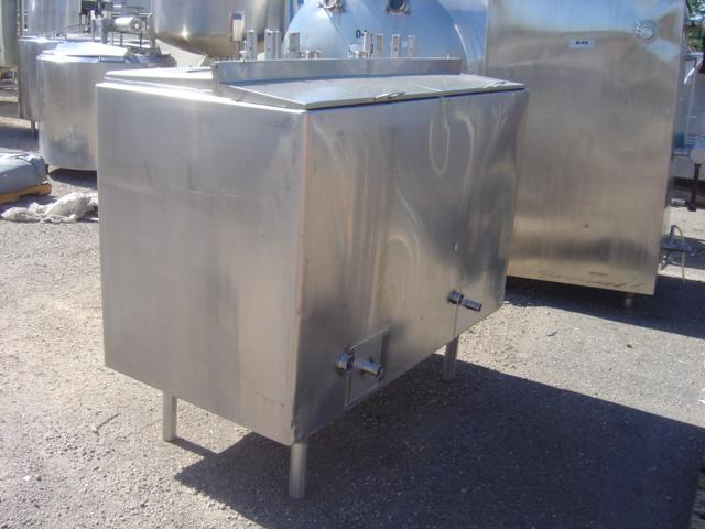 Used 3000 GALLON STORAGE TANK. CB