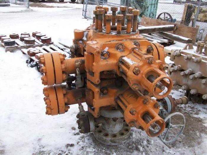 Used SHAFFER LWS, 5,000 PSI, 7 1/16 Double Ram BOP