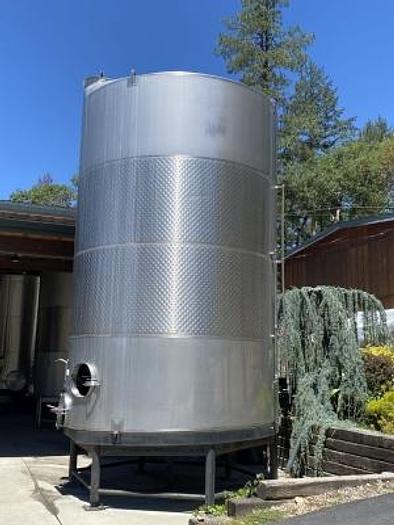 Used Used 10,000 Gallon jacketed stainless tank