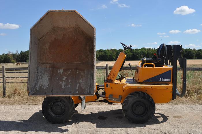 Used 2015 THWAITES 2 TONNE SWIVEL